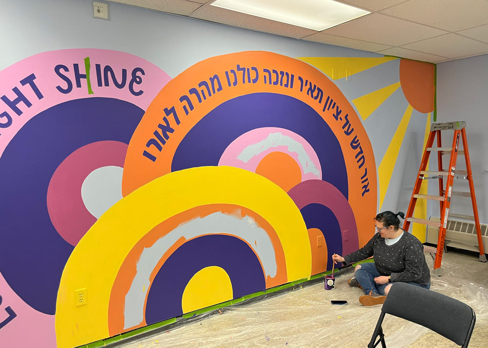 Hannah-Pearlman-painting-the-mural.jpg